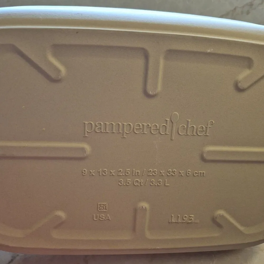 Pampered Chef Beige Ceramic-Look Rectangular Baking Dish